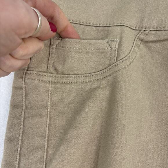 Avenue Women’s Plus Size 24 Khaki Butter Denim Capri Pull On Pants NWT Comfort - Picture 4 of 8
